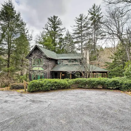 Beautiful Trillium Home Next to Waterfall!