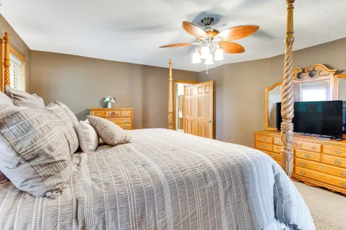 Family-Friendly Ozarks Getaway < 21 Mi to Branson! - Parkplatz