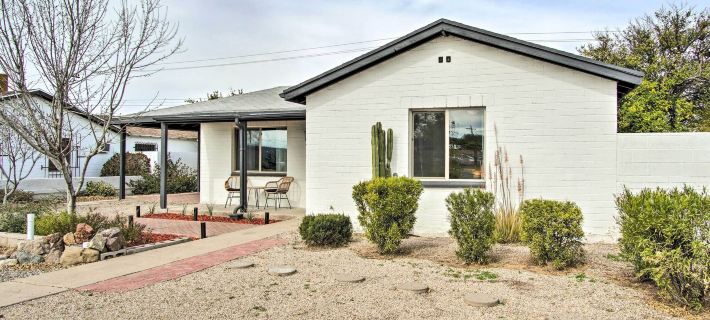 Lovely Tucson Home ~ Walk to Reid Park Zoo! Hotels in Tucson