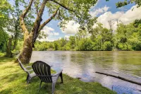 Family-Friendly Riverhouse Fishing and Hot Tub - Wifi