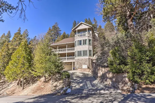 Huge Lake Arrowhead Home w/ 3 Decks & Grill!