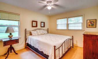 Peaceful Lumberton Home - 7 Mi to Dtwn Riverwalk!