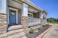 Stunning Oklahoma Home ~ 3 Mi to Spiro Mounds - 3-Star