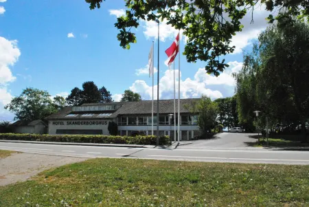 Hotel Skanderborghus Отели в г. Сканнерборг