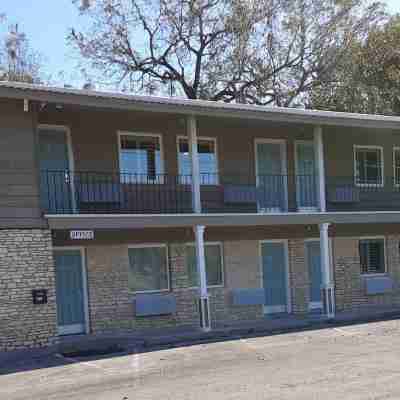 Horseshoe Riverside Lodge Hotel Exterior