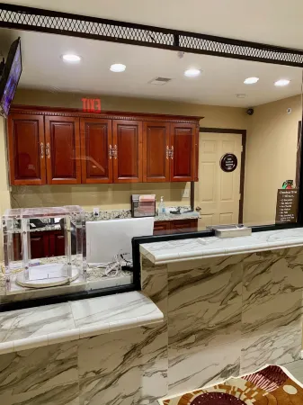 Motor City Inn & Suites Отели в г. Ривер Руж