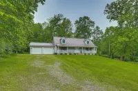 2 Mi to Woodbury Wildlife Area Cozy Farmhouse! - WiFi