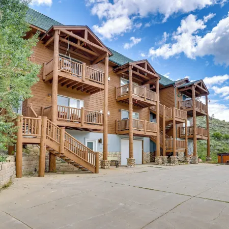 Cozy Condo w/ Views, 3 Mi to Winter Park Resort!