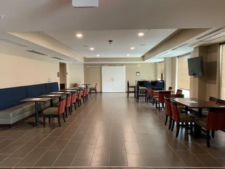 Comfort Suites Daytona Beach-Speedway Отели в г. Дейтона-Бич