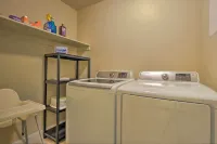 'Blue Sky Get-a-Way' Townhome w/ Patio, Grill - parking