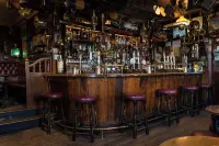 The Olde Ship Inn - Bares