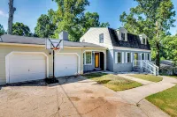 Spacious Home w/ Hot Tub, 14 Mi to Downtown Atl! - Kitchen