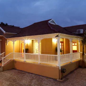 McAllisters on 8th Hotels near Coastal KZN TVET College - Durban Campus