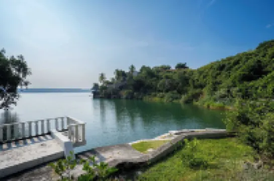 Luxury House with Pool fire Pit & Lake view