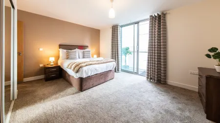 The Spires Serviced Apartments Birmingham Отели рядом с достопримечательностью «Birmingham and Midland Institute»