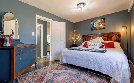 Delightful 2-bedroom house.  Convenient location in Cody. Отели в г. Коди