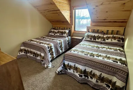 Cozy A- frame cabin on Hill Lake