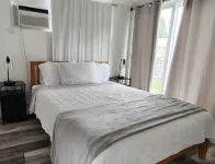 Catch the End of Summer Now! Quiet & Comfy, 1GB Web, Close to Everything.