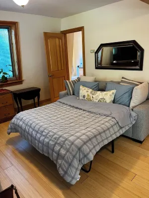 Berkshire Ashmere Lake lodging. Quiet  room, Fantastic sunsets.