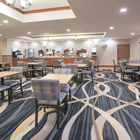 Holiday Inn Express & Suites GLENDIVE by IHG