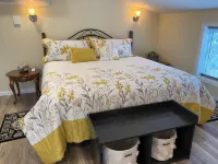 Cozy, Clean & Convenient 1-bedroom apartment with AC & WiFi in charming Clayton Hotels in Clayton