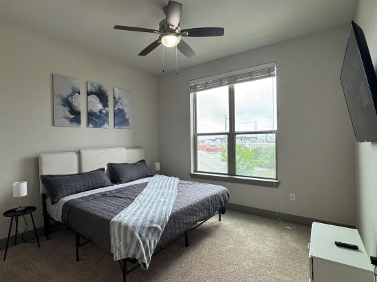 Cozy EADO King Bed Apartment