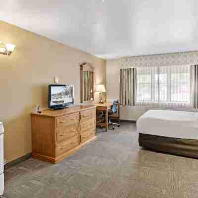 Clarion Hotel & Suites Fairbanks Near Ft Wainwright Rooms