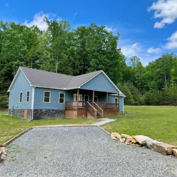 Adventure Cabin w/ Private Pond Near New River Gorge, Gauley & Summersville Lake