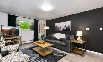 Contemporary Condo in the Heart of Old Town