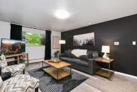 Contemporary Condo in the Heart of Old Town