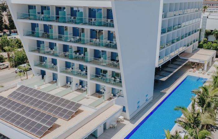 Seasons Hotel (Adults Only)