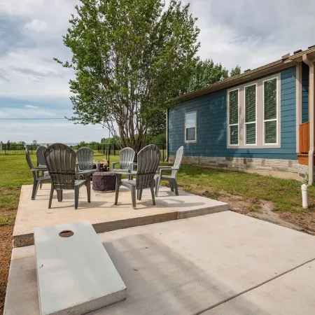 Lakeside Retreat – 6BR, Huge Backyard, Private Sandy Beach Access!