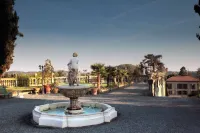 Villa Lucini 1886 "Garden Apt, close to Lake Como & Milan. Sauna & tank pool Hotels in Olgiate Molgora