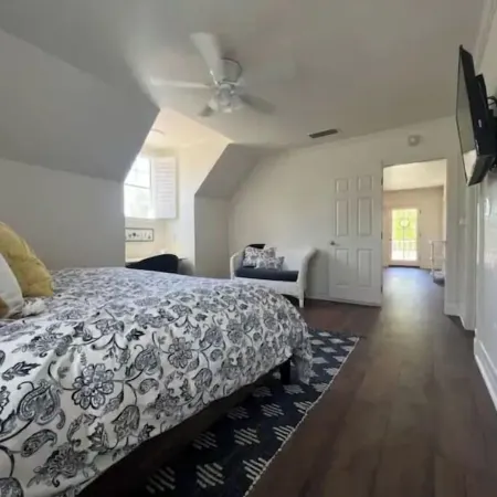 Sunsets & Shows! Gorgeous, Private 1 Br Listing!