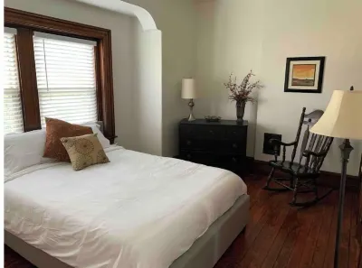 SERENITY IN THE CITY - 5 BR College Ave by F & M Hotels near The Neighborhoods of Old Town Lanscaster