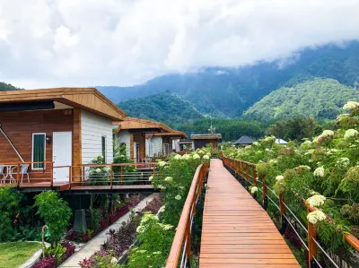 Pondanu Cabins by the Lake Hotels near Hidden Strawberry Garden