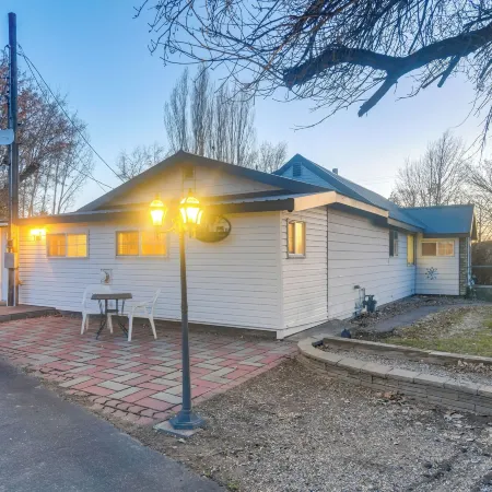 Farmhouse w/ Horse Corral Near Wind River Arena