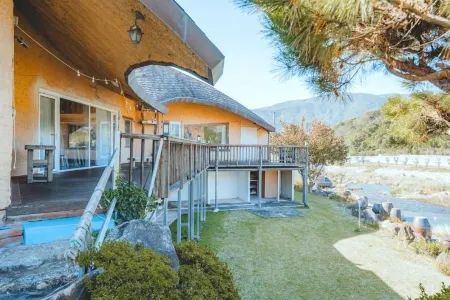 Gurye Yellow Pension Отели рядом с достопримечательностью «Gajeong-Yeog»