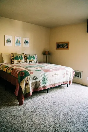 June Lake Home with a view - 2bd / 2ba + loft