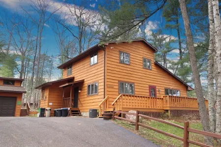 Executive Year Round Home ~ Minutes From  Minocqua