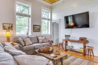 West Lafayette Home ~ 3 Mi to Purdue Campus! - Wifi