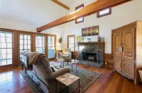 Rustic, Private, Cozy Cabin Getaway in Mountains of Big Canoe