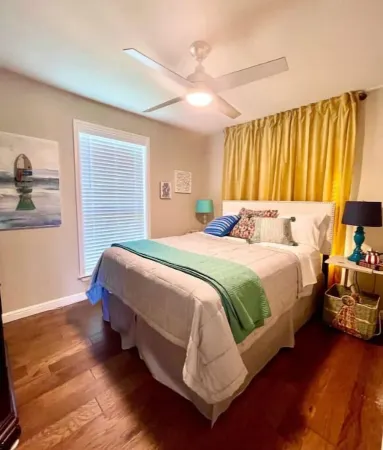 Lake view & tree house vibes with 2 outdoor decks!