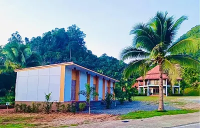 Takhun Mountain View Hotels near Cheow Lan Dam (Ratchaprapa Dam)