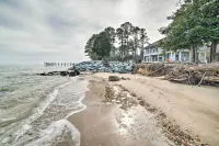 Waterfront Scotland Beach Retreat w/ Private Beach - parking