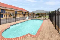 Travelodge by Wyndham New Braunfels - Uima-altaat