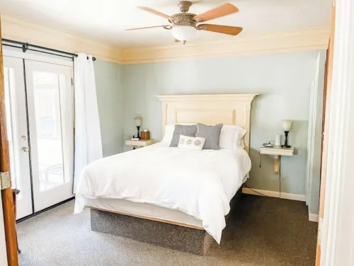 #7 Jacuzzi tub-Balcony- Historic Downtown suite