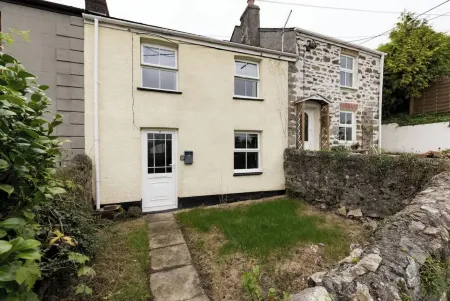 Buttercup Cottage, located in the gateway to Eden!