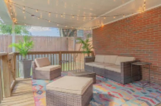 現代豪華小屋帶泳池