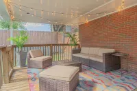 現代豪華小屋帶泳池